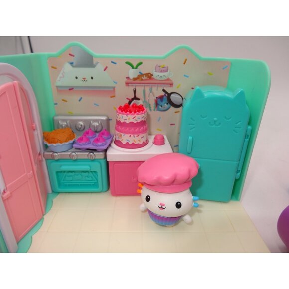 Gabby's Dollhouse Groovy Music Room with Daniel James and Bakery with Cakey - Picture 5 of 16